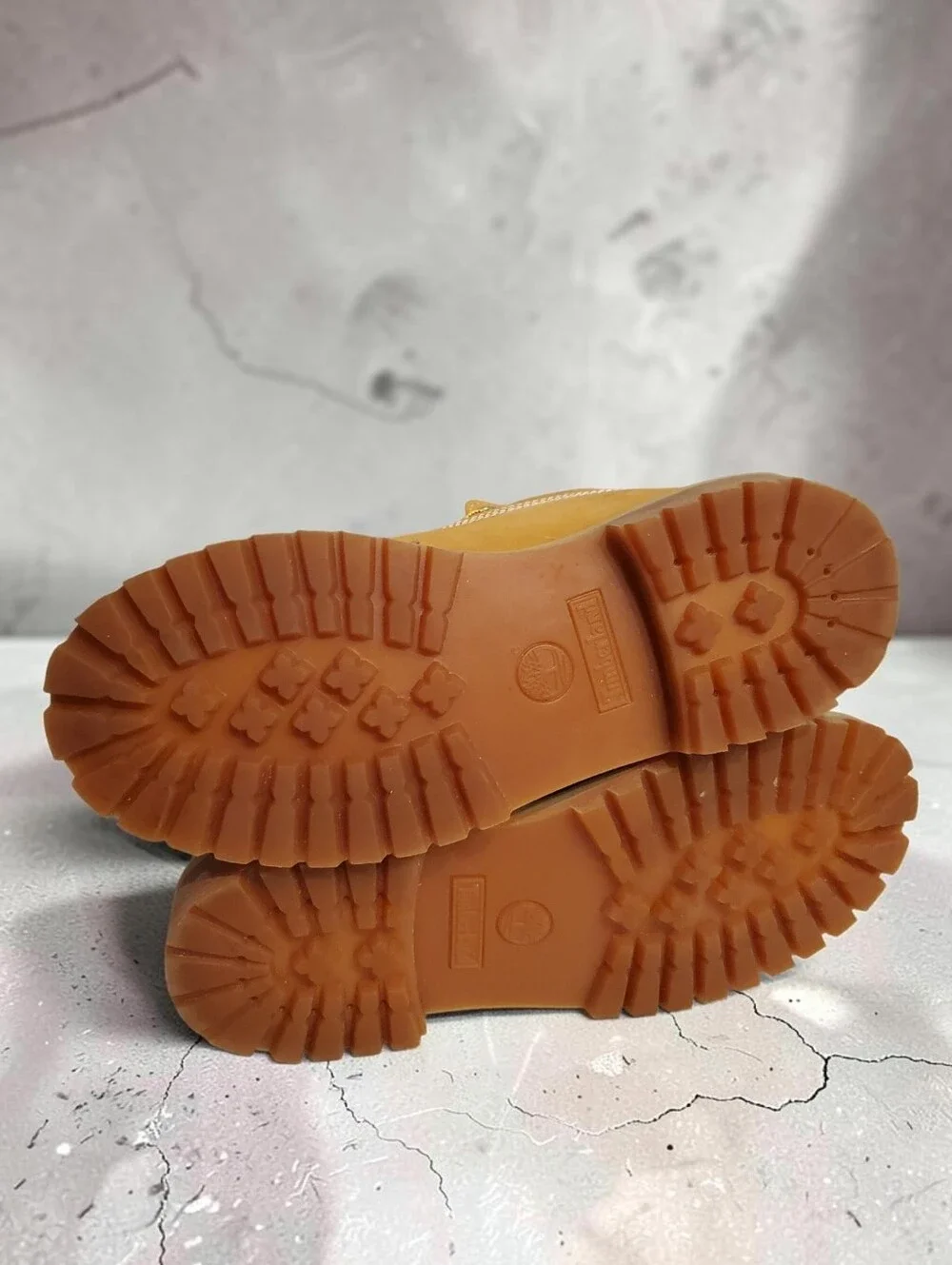 Men's Size 6 Timberland Boots in Wheat
